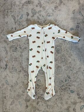 Angel Dear cream ribbed footie pajamas with acorn pattern